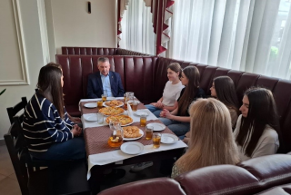 Тепла розмова про важке минуле: зустріч студентського самоврядування з ліквідатором наслідків аварії на ЧАЕС