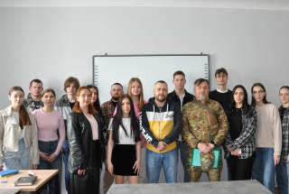 Освіта під звуки війни: надихаюча зустріч зі старшим лейтенантом