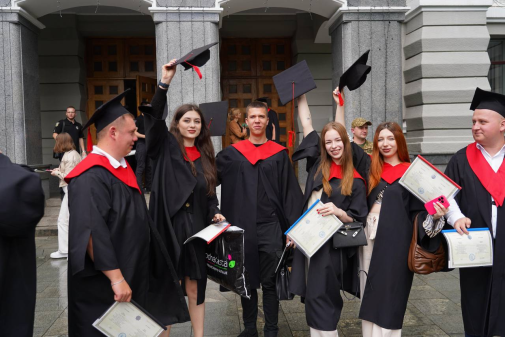 Магістри академії – приклад мужності, професіоналізму та людяності-фото