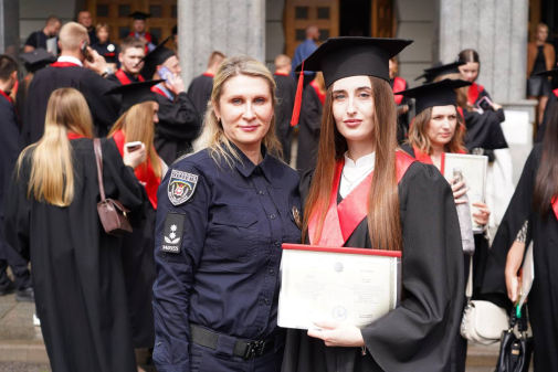 Магістри академії – приклад мужності, професіоналізму та людяності-фото