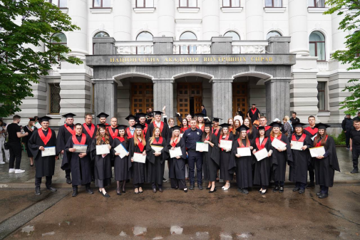 Магістри академії – приклад мужності, професіоналізму та людяності-фото