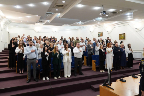 Диплом — за покликом серця й обов’язку-фото