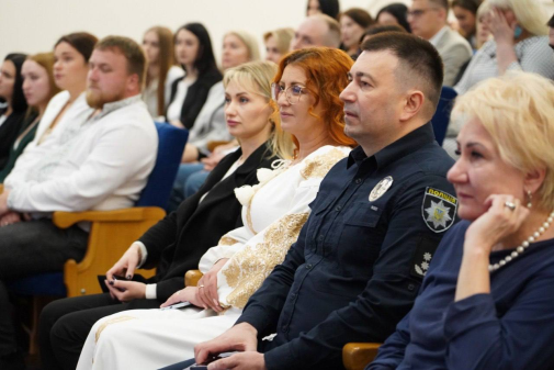 Диплом — за покликом серця й обов’язку-фото