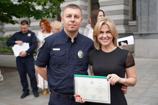 Диплом — за покликом серця й обов’язку-фото