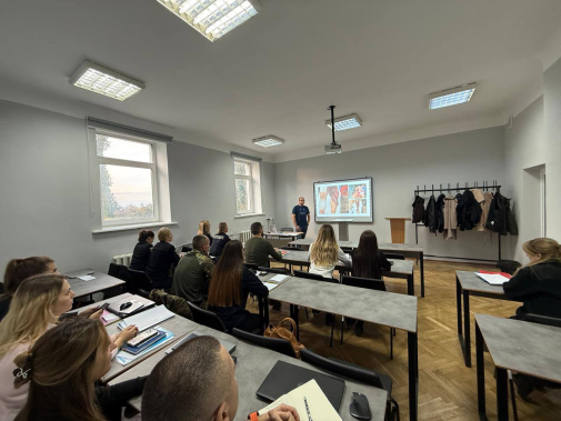 Бінарне заняття для майбутніх психологів: поєднання військової медицини та психологічної реабілітації-фото