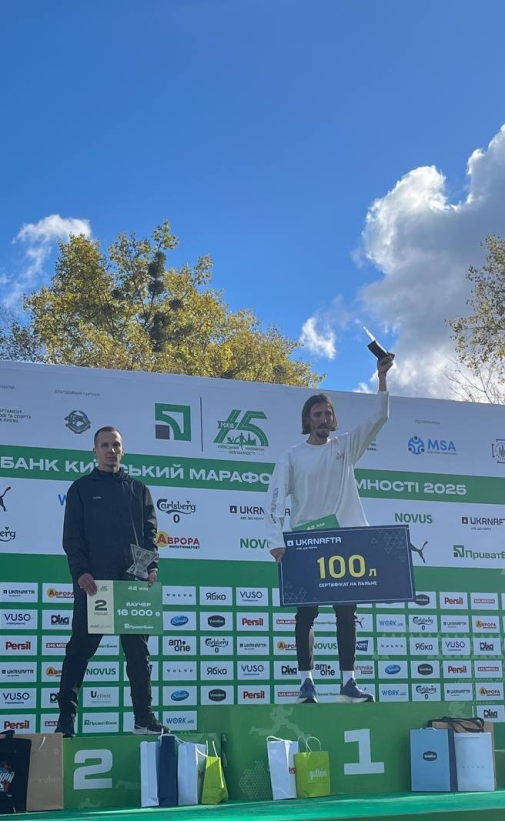 Студент ІЗДН НАВС – срібний призер ювілейного “ПриватБанк Київського марафону Незламності 2025”-фото