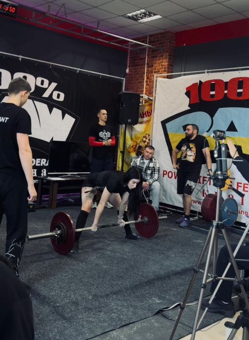 Студентка ІЗДН Дарина Глущенко виборола першість на Чемпіонаті України з пауерліфтингу-фото