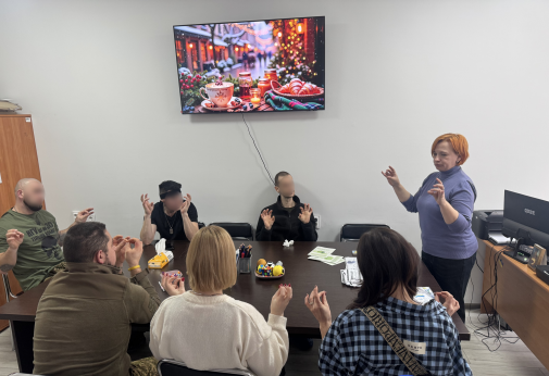 Студентки інституту заочного та дистанційного навчання долучилися до занять із психоемоційного відновлення військових-фото