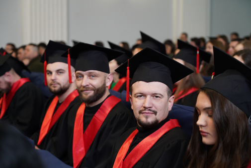 Урочистий випуск магістрів інституту заочного та дистанційного навчання-фото