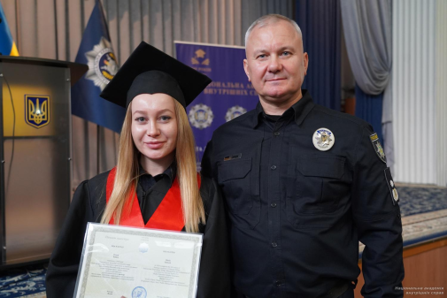 Урочистий випуск магістрів інституту заочного та дистанційного навчання-фото