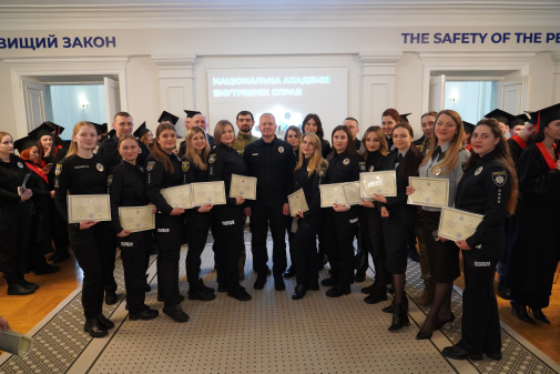 Урочистий випуск магістрів інституту заочного та дистанційного навчання-фото