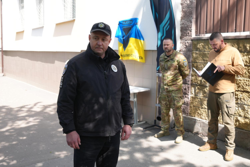 Навіки в нашій пам’яті: відкриття меморіальної дошки загиблому воїну Владиславу Байдалюку-фото