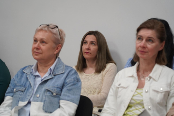 Крок до безбар’єрності: працівники інституту опановували навички коректної взаємодії з людьми з інвалідністю-фото