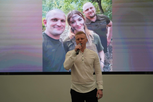 Випуск бакалаврів спеціальності «Право»: дипломи, відзнаки та слова вдячності захисникам України-фото