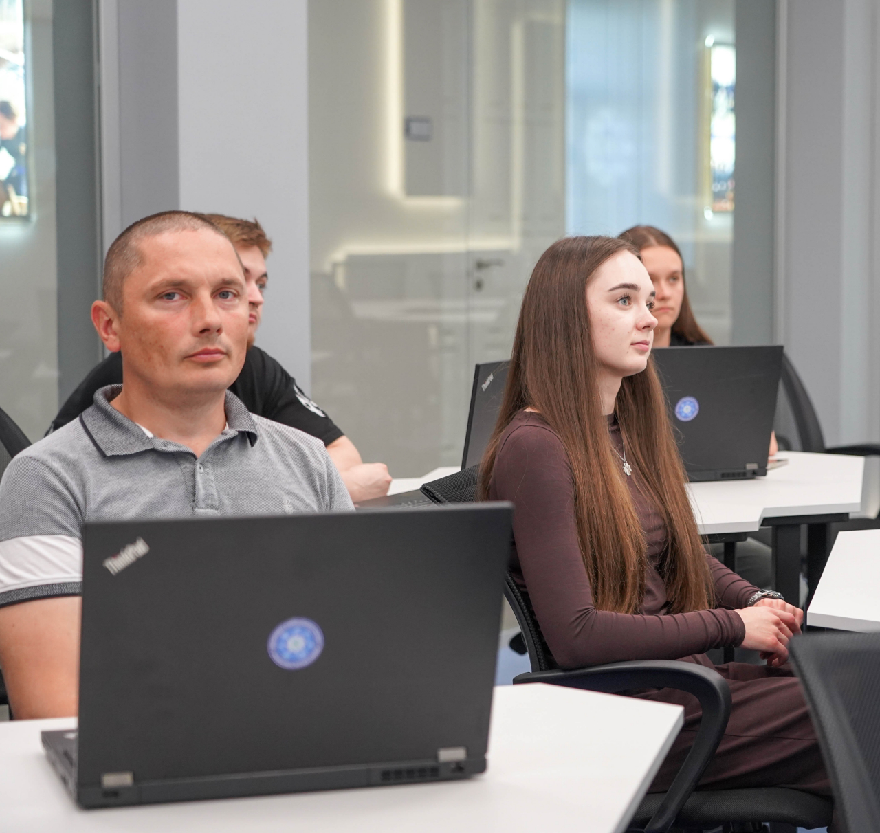 Чому варто-9